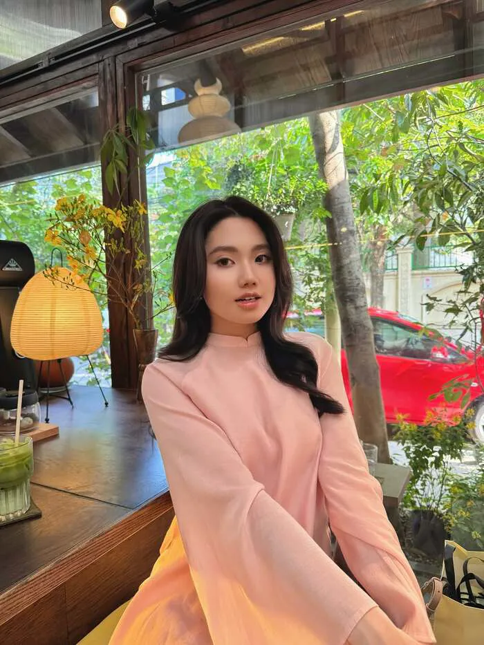 gái xinh mặc áo dài duyên dáng