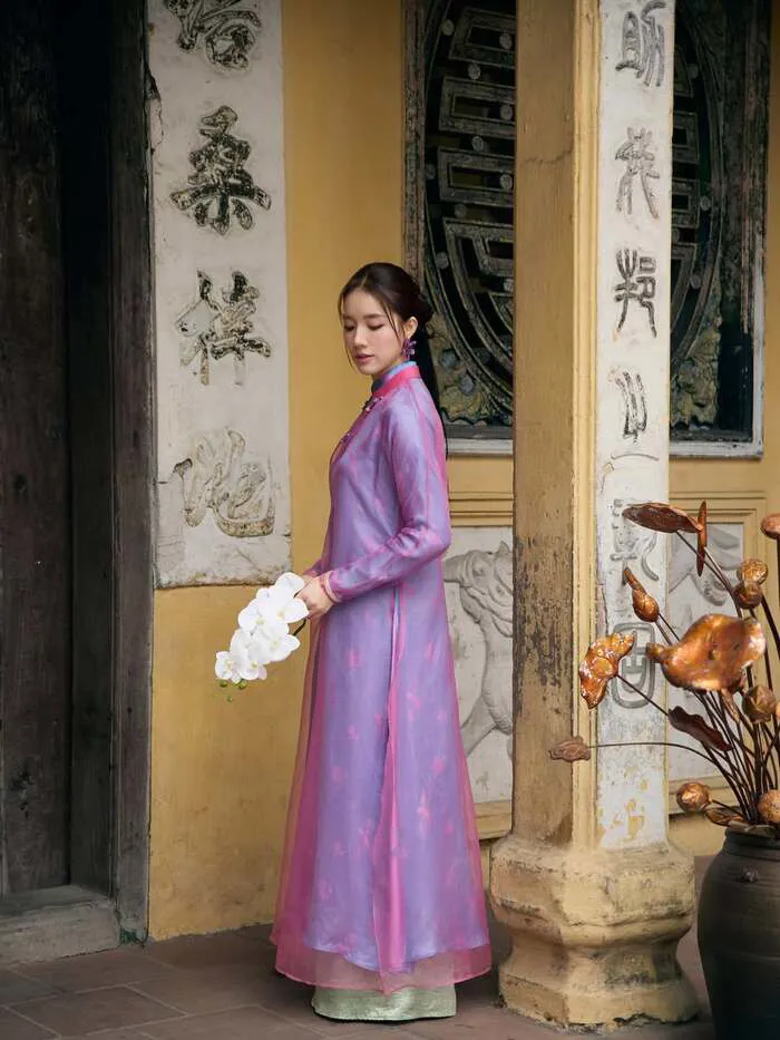 gái xinh mặc áo dài góc nghiêng đẹp