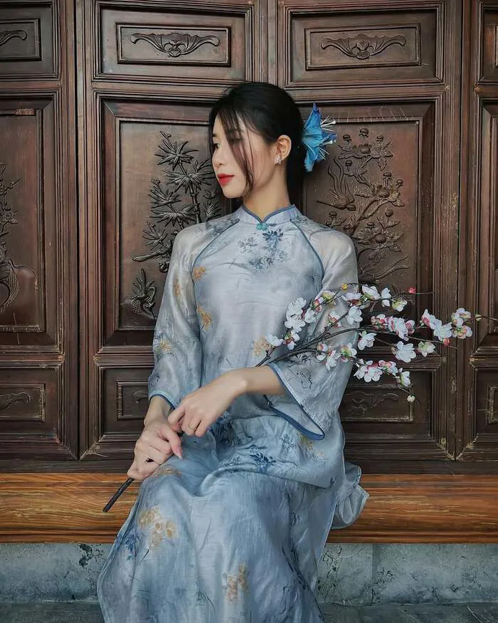gái xinh mặc áo dài nền nã