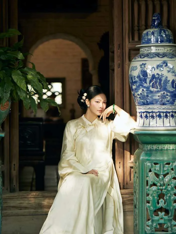 gái xinh mặc áo dài phong cách thanh lịch