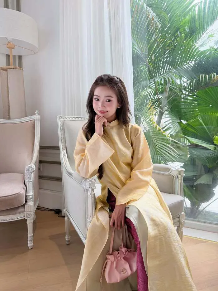 gái xinh mặc áo dài tóc dài