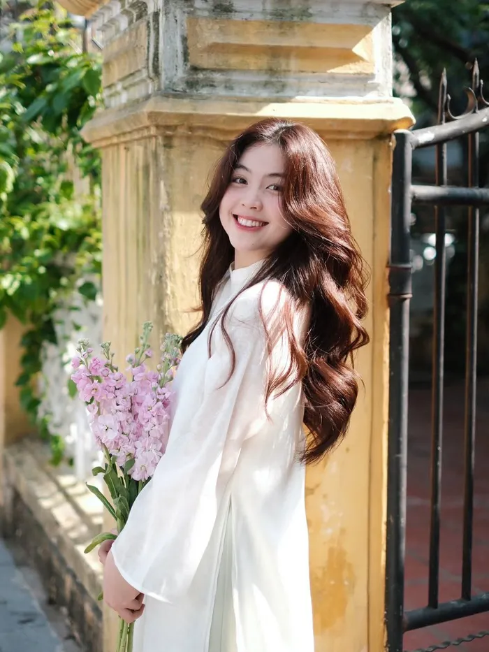 gái xinh mặc áo dài trắng