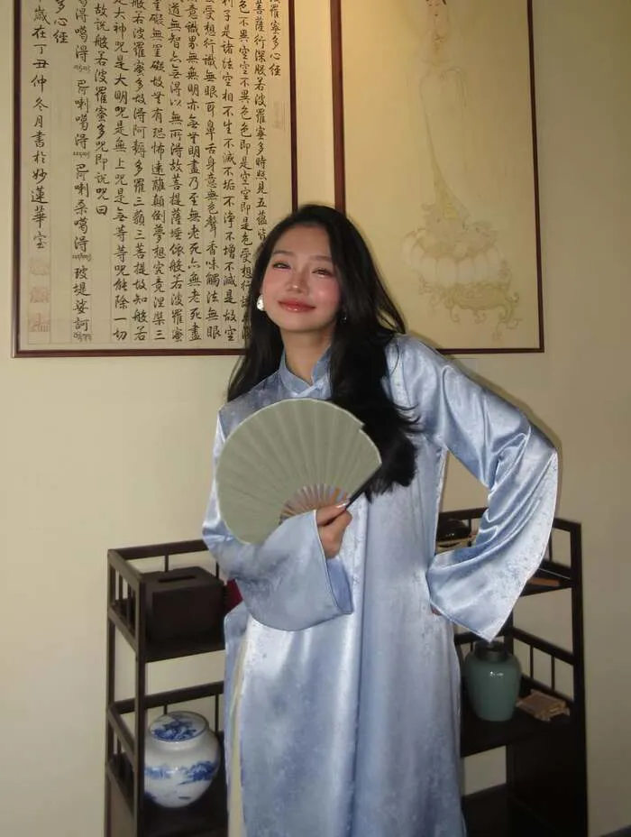 gái xinh mặc áo dài vibe nhẹ nhàng nhất