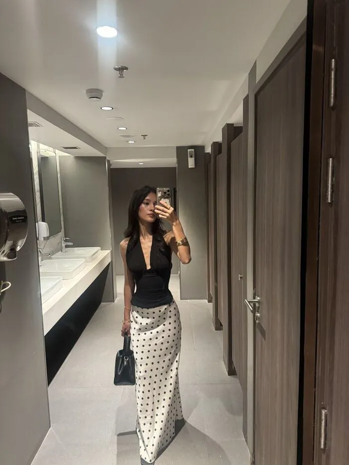 gái xinh mặc áo yếm cực hot