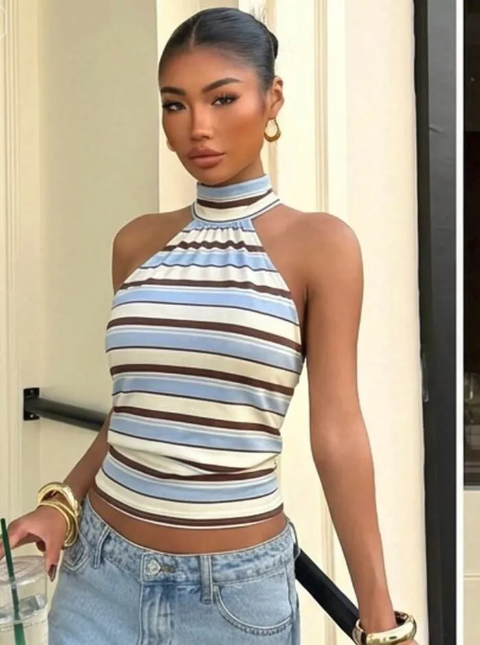 gái xinh mặc áo yếm slay