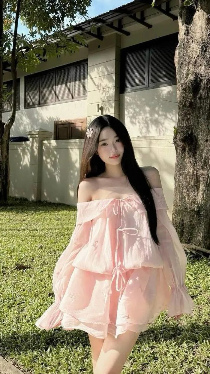 gái xinh mặc pinky điệu đà