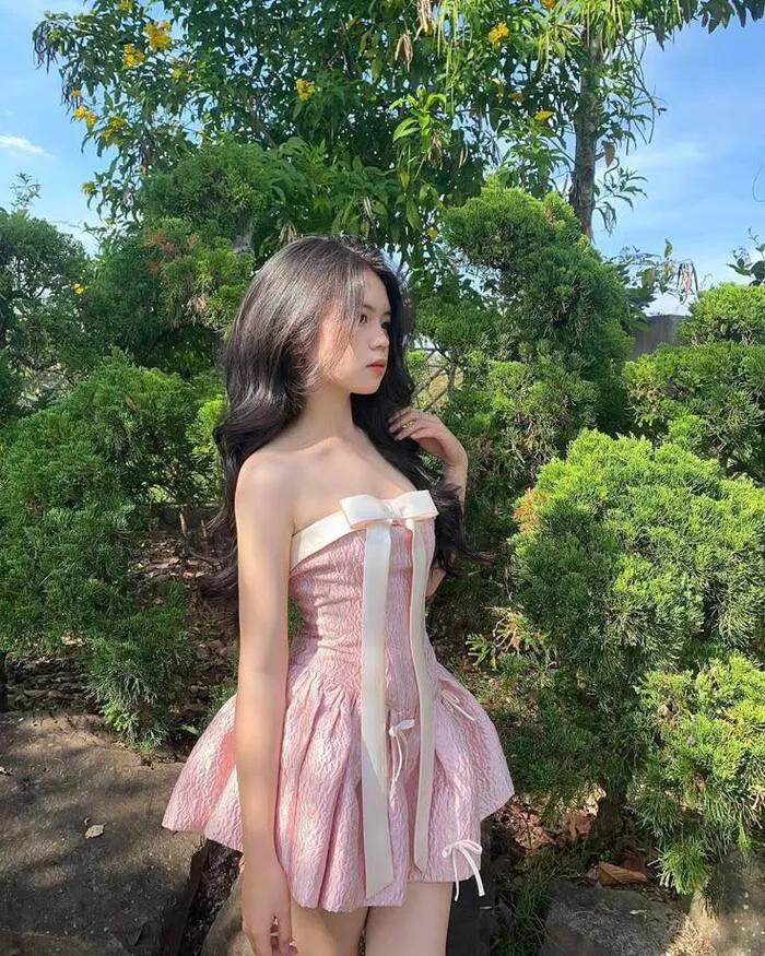 gái xinh mặc pinky tông hồng pastel