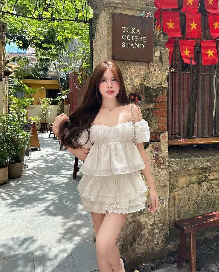 gái xinh mặc váy ngắn concept nàng thơ