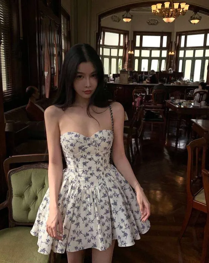 gái xinh mặc váy ngắn style năng động