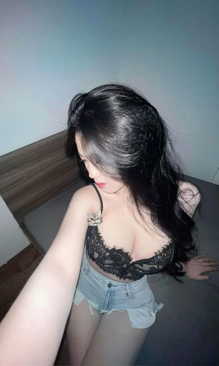 Gái xinh ngực khủng body đỉnh cao