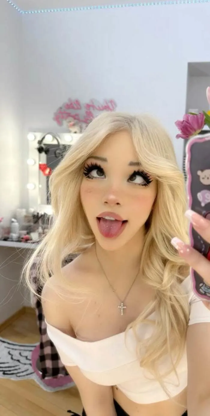 gái xinh onlyfan lè lưỡi