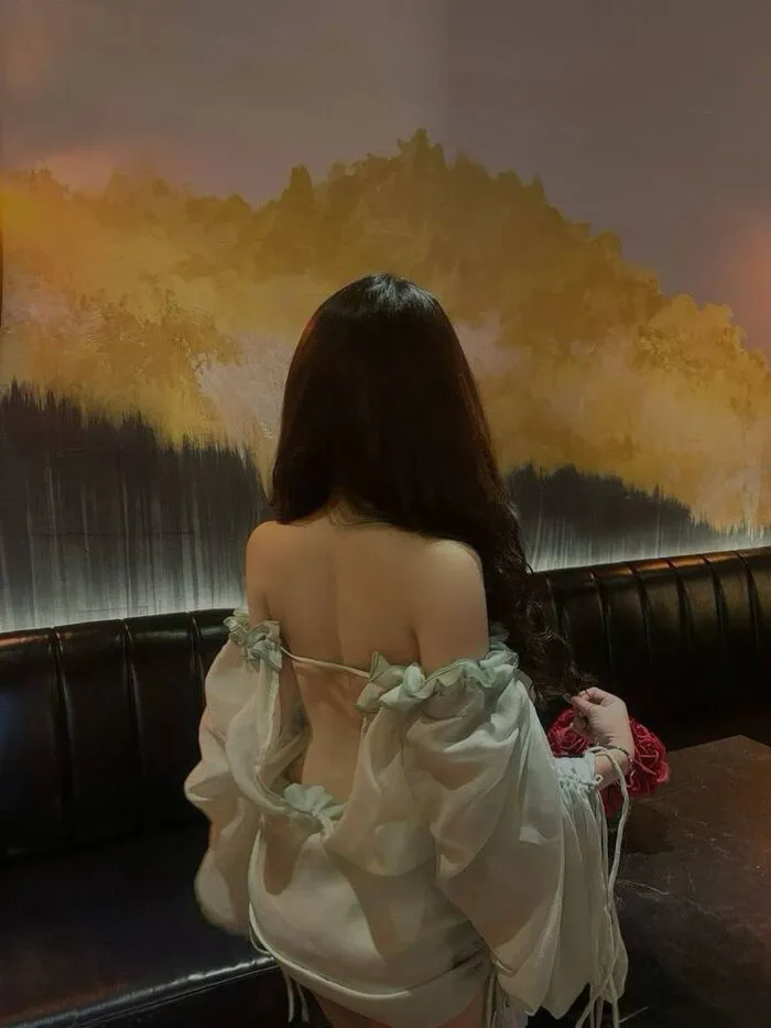 Gái xinh quay lưng dáng đi cực slay Gái xinh quay lưng dáng đi cực slay