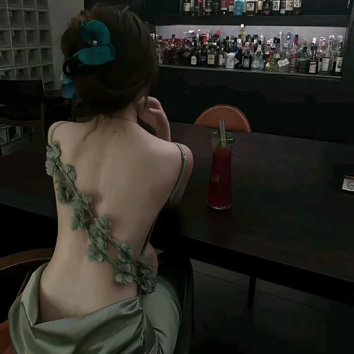 Gái xinh quay lưng nhìn là muốn lưu ngay Gái xinh quay lưng nhìn là muốn lưu ngay