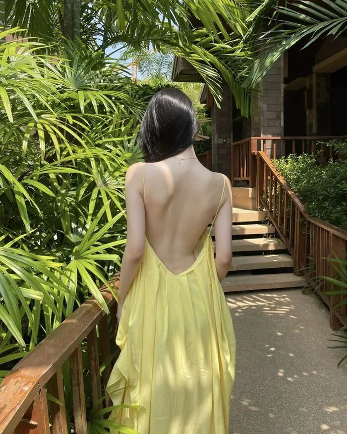 Gái xinh quay lưng phong cách Hàn Quốc Gái xinh quay lưng phong cách Hàn Quốc