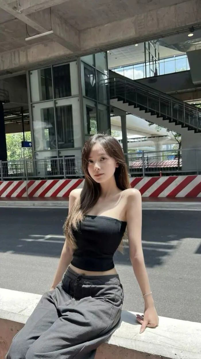 gái xinh tóc dài vibe nhẹ nhàng