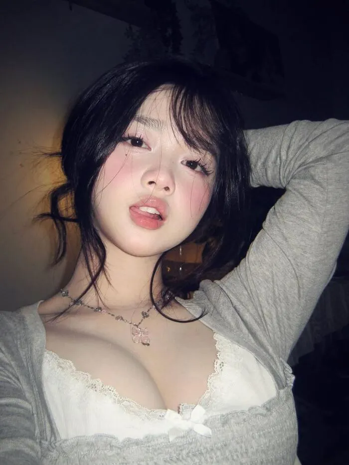Gái xinh vú to outfit mùa hè nóng bỏng