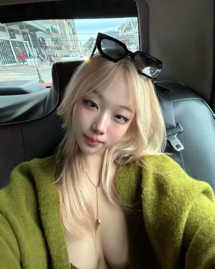 Gái xinh vú to sexy hết nấc