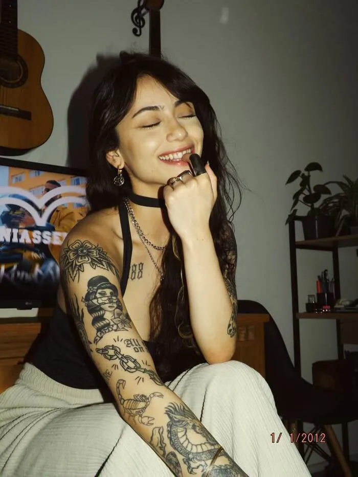 gái xinh xăm mình gái xinh xăm mình