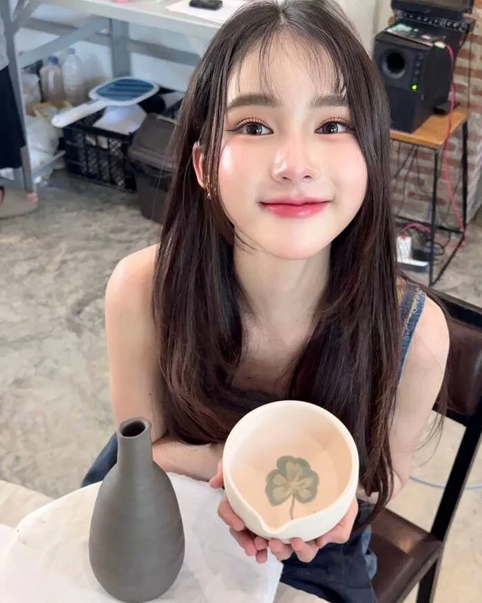 Hình gái xinh vibe thanh xuân
