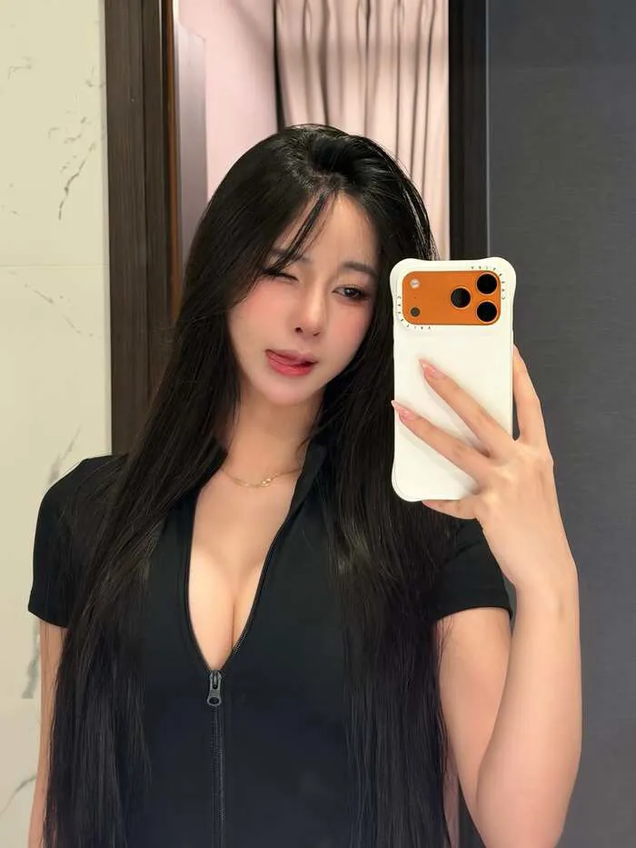 uyên ni cuốn mắt