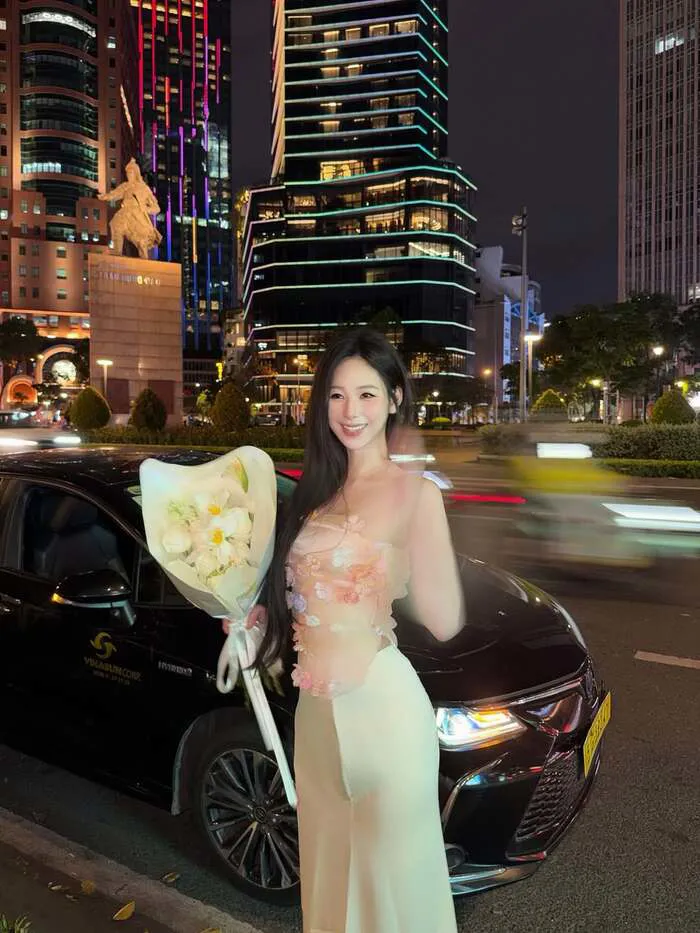 uyên ni đẹp tự tin
