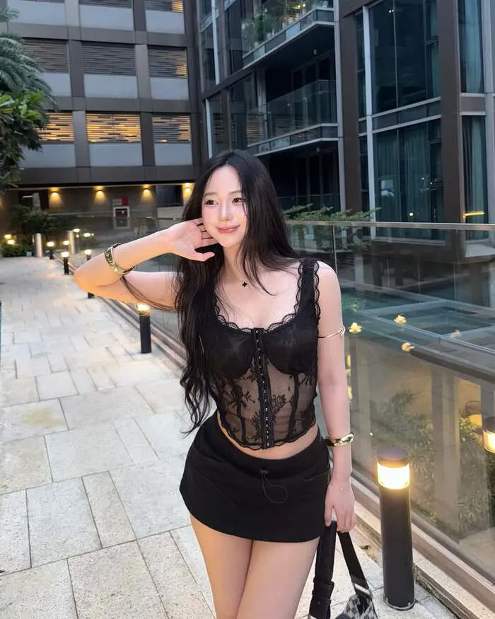 uyên ni hấp dẫn tự nhiên