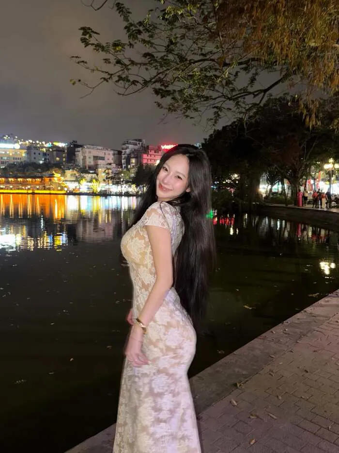 uyên ni quyến rũ tinh tế