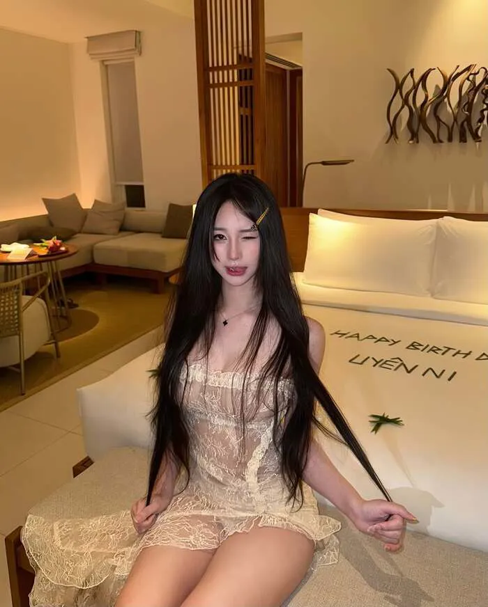 uyên ni thần thái cuốn